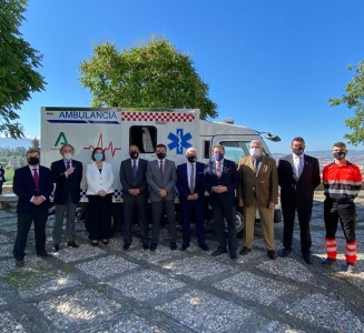 ©Ayto.Granada: Los vecinos del Albaicn y Realejo cuentan con un servicio de ambulancia especial de dimensiones reducidas para mejor acceso a calles de estos barrios histricos